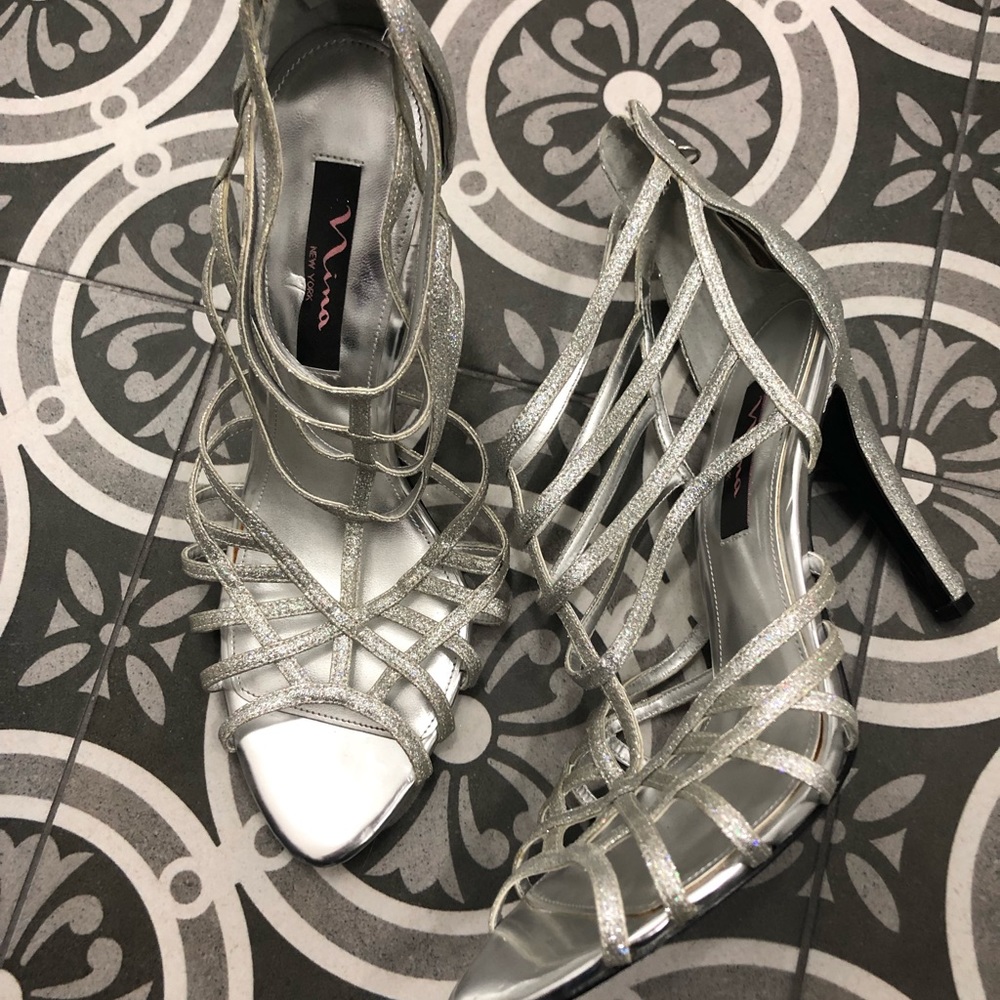 Beautiful NINA Silver sparkle heel! Size 10. NW